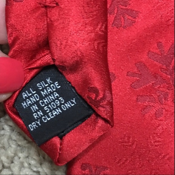 Christmas necktie red silk snowflakes - Picture 2 of 4